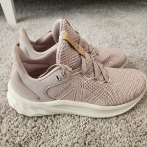 New Balance Tennis Shoes